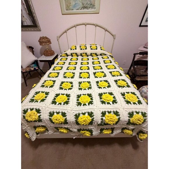 Vintage crocheted blanket afghan with 3D yellow roses Full size 103x103